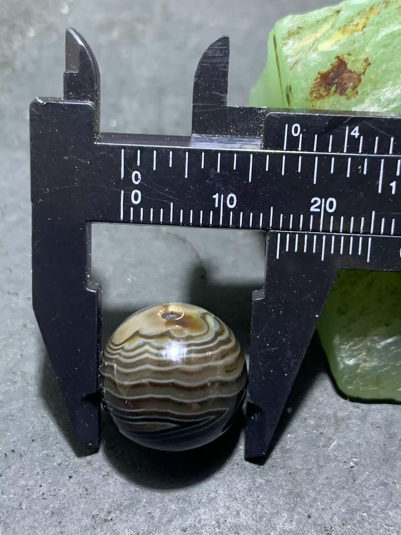 精美一线天眼千层纹药师玛瑙圆珠一个，