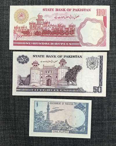 外国纸币专场250607第四十七场 巴基斯坦🇵🇰3张UNC-。1卢比有针孔，仅在麦加觐圣使用。