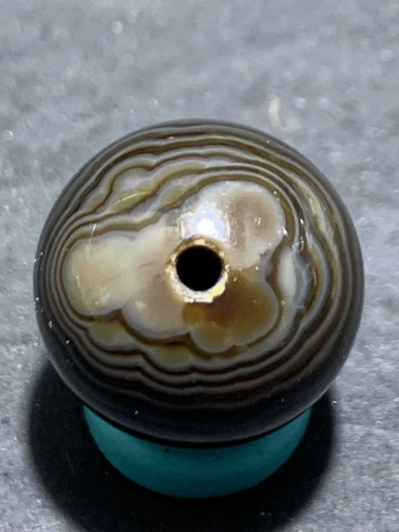 精美一线天眼千层纹药师玛瑙圆珠一个，