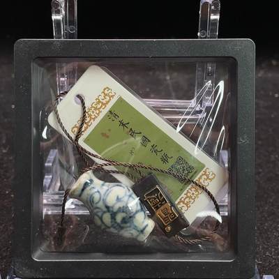 颜紫熹品牌严选推荐民间收藏品第9期 - 闻德评级鉴定清末明国缠枝连纹青花水瓶