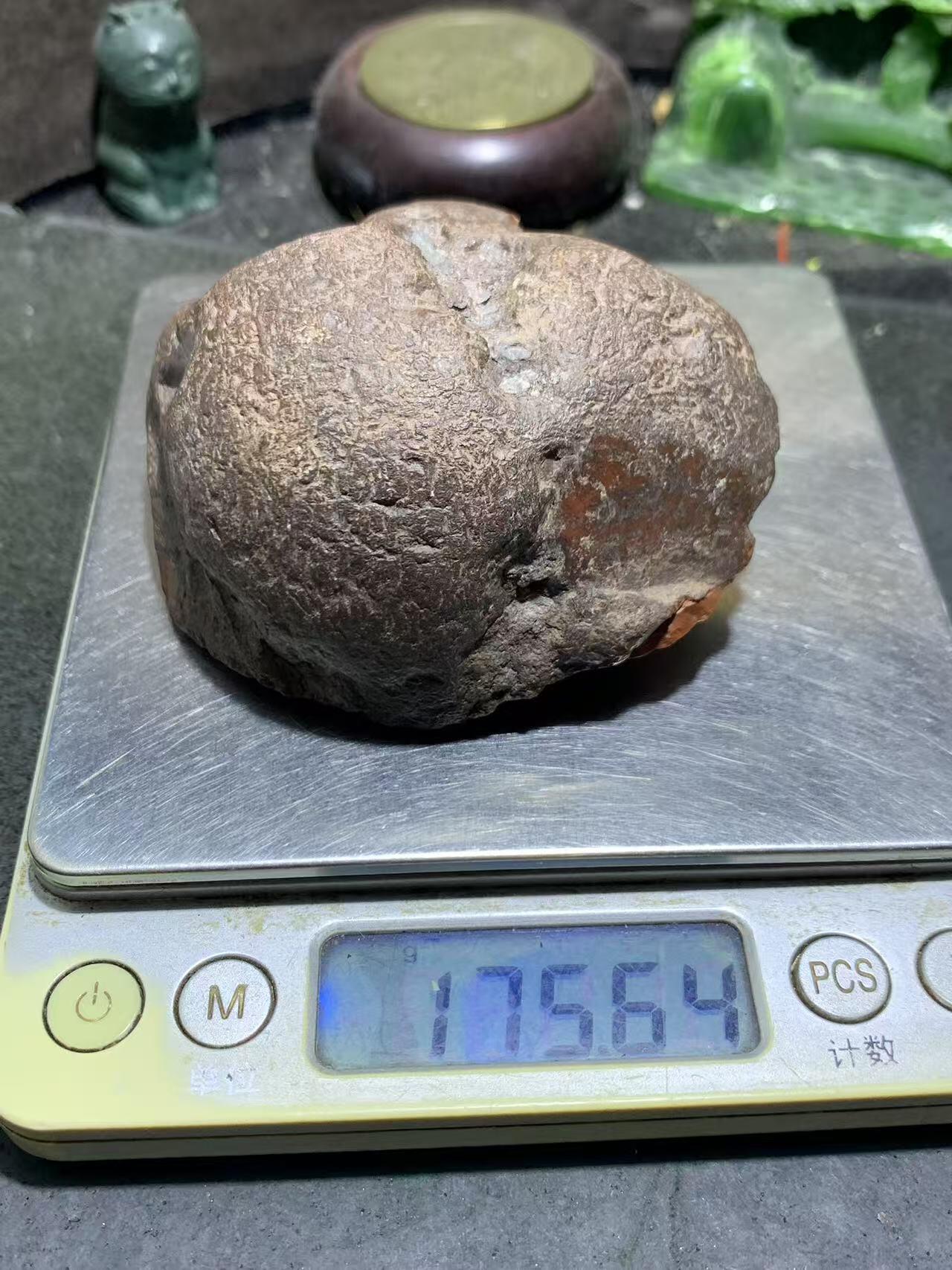 精美大开窗铁皮红白南红玛瑙原石一颗