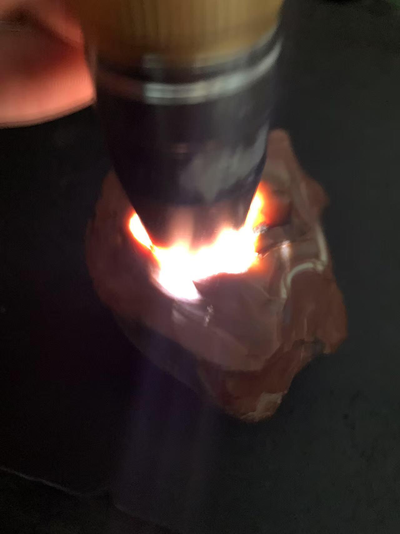 精美大开窗铁皮红白南红玛瑙原石一颗