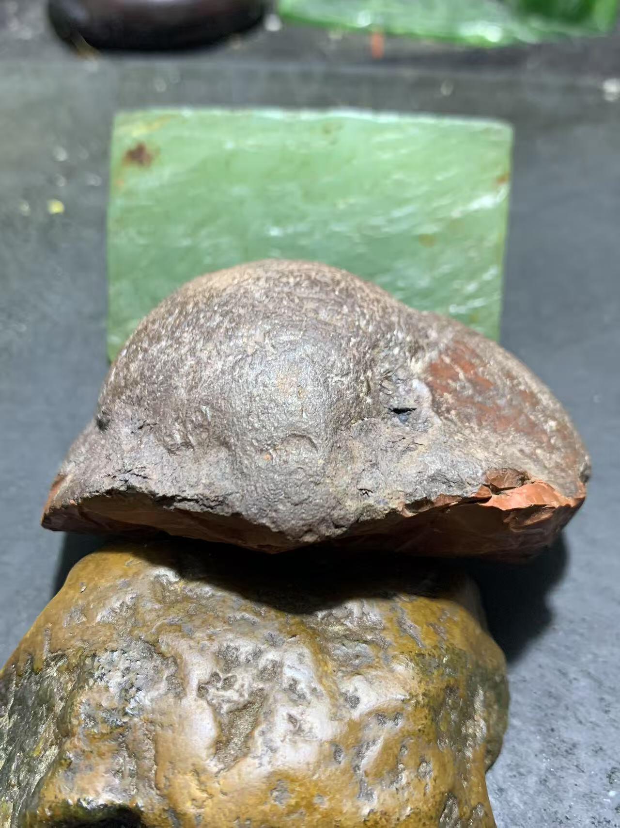 精美大开窗铁皮红白南红玛瑙原石一颗