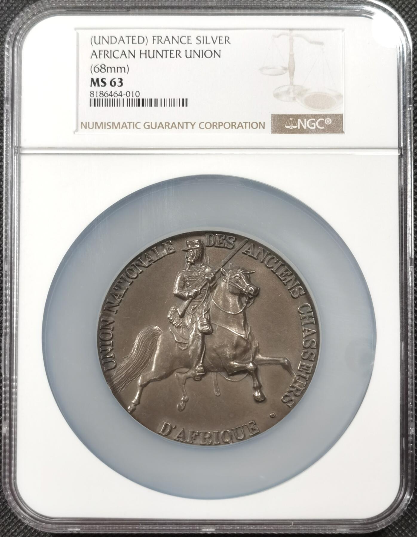  甄臻铺-世界币章拍卖（第19期），送拍享返佣金等优惠多多 NGC-MS63 法国非洲猎人联盟纪念银币，这枚银币由法国制造，是纪念非洲猎人联盟的特别版，直径68mm，加厚盒子