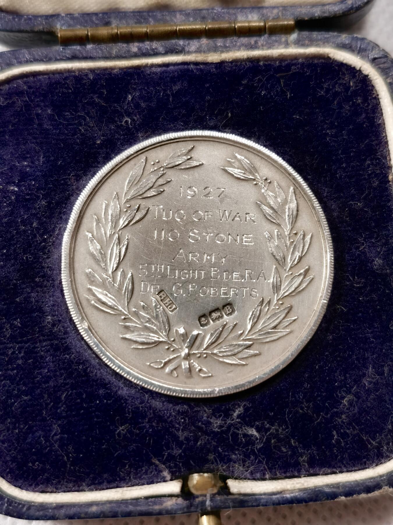  甄臻铺-世界币章拍卖（第19期），送拍享返佣金等优惠多多 1926年英国皇家海军拔河比赛获奖银章带原盒，外径32.5mm，重量15.3克