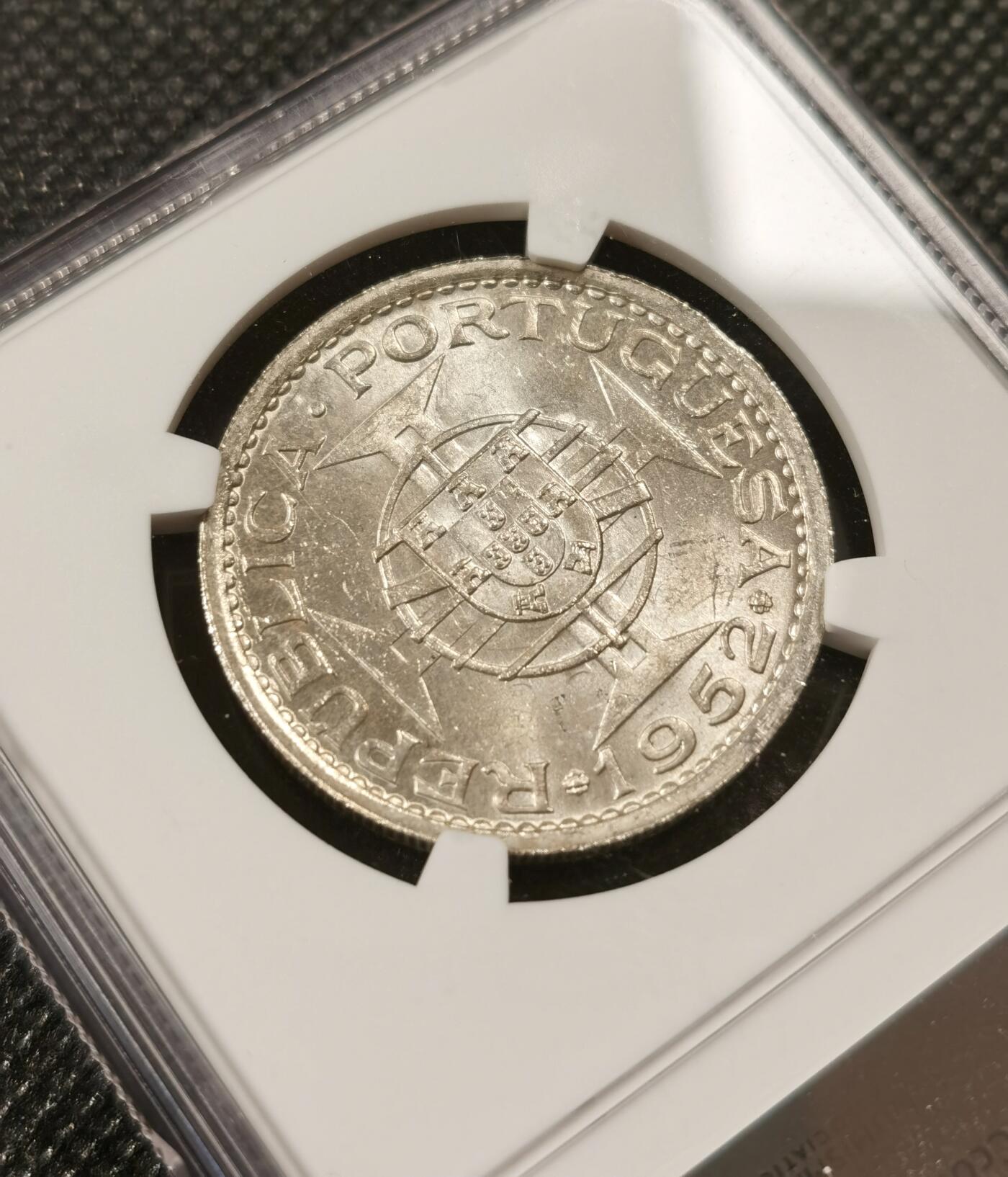  甄臻铺-世界币章拍卖（第19期），送拍享返佣金等优惠多多 NGC-MS64 1952年澳门伍圆，首发年份，卷拆品相