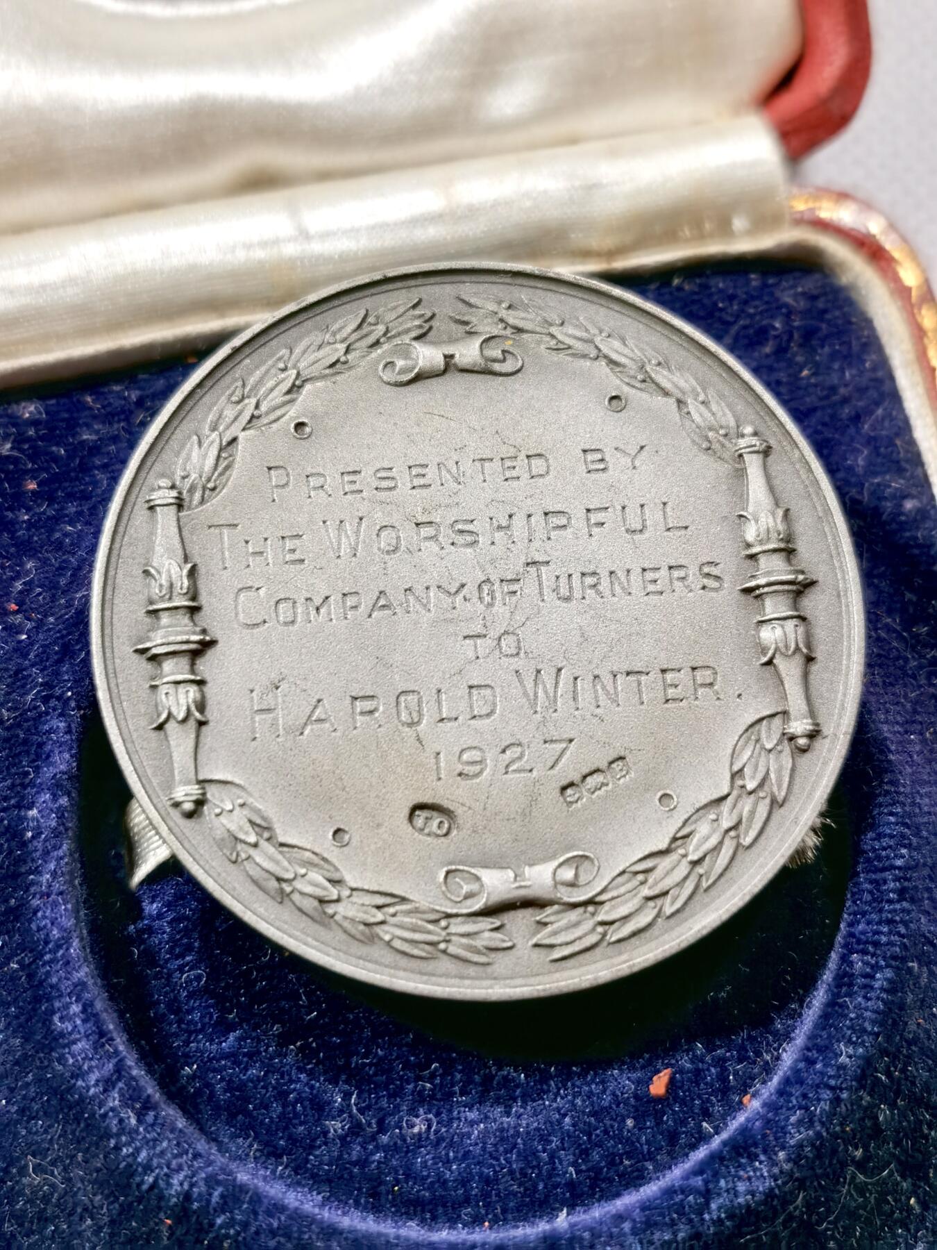  甄臻铺-世界币章拍卖（第19期），送拍享返佣金等优惠多多 1927年英国伦敦虔诚的特纳公司颁发的获奖银章，直径45mm，带原盒，银标全，少见的磨砂效果十分难得