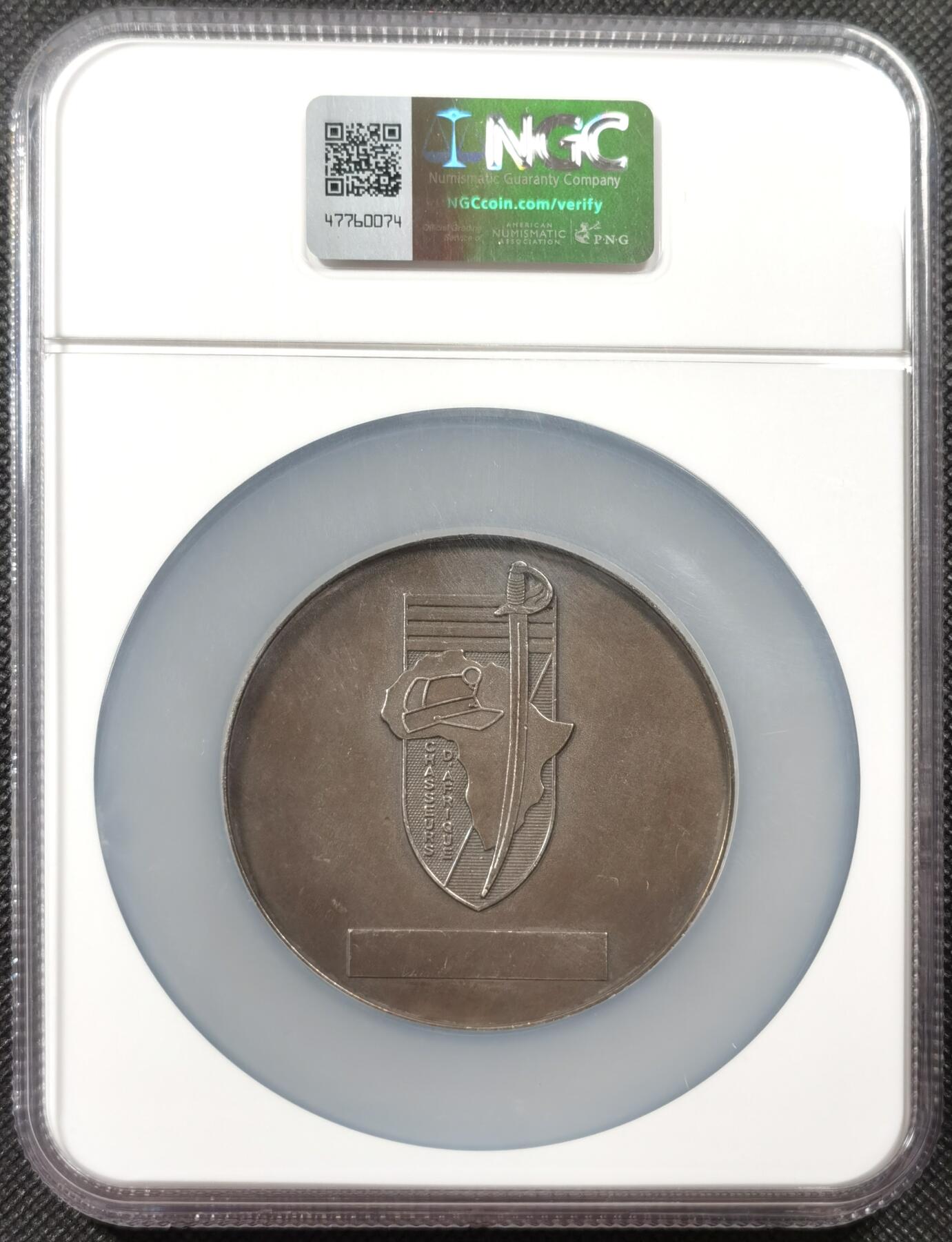  甄臻铺-世界币章拍卖（第19期），送拍享返佣金等优惠多多 NGC-MS63 法国非洲猎人联盟纪念银币，这枚银币由法国制造，是纪念非洲猎人联盟的特别版，直径68mm，加厚盒子