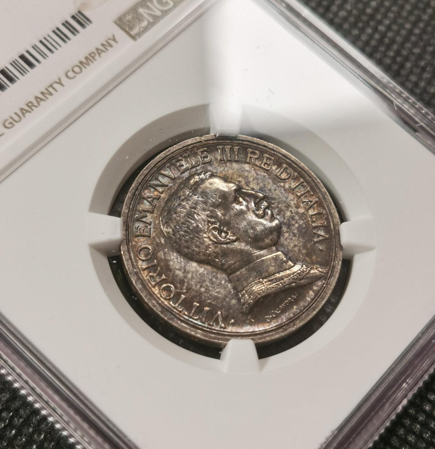  甄臻铺-世界币章拍卖（第19期），送拍享返佣金等优惠多多 NGC-MS62 1916年意大利马车2里拉，黑五彩包浆，泛幽幽蓝光，极美，早期年份