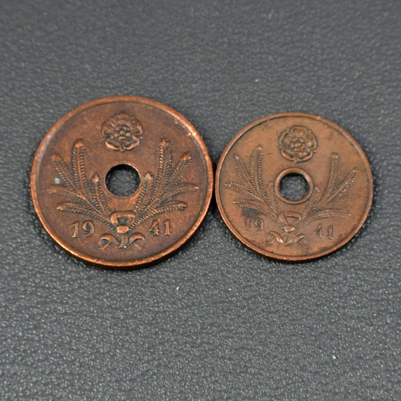 天业钱币散币、银币拍卖第93次专场 全场0元起拍0佣金转发分佣，欢迎围观参拍 芬兰1941年5、10盆尼红铜孔币一对