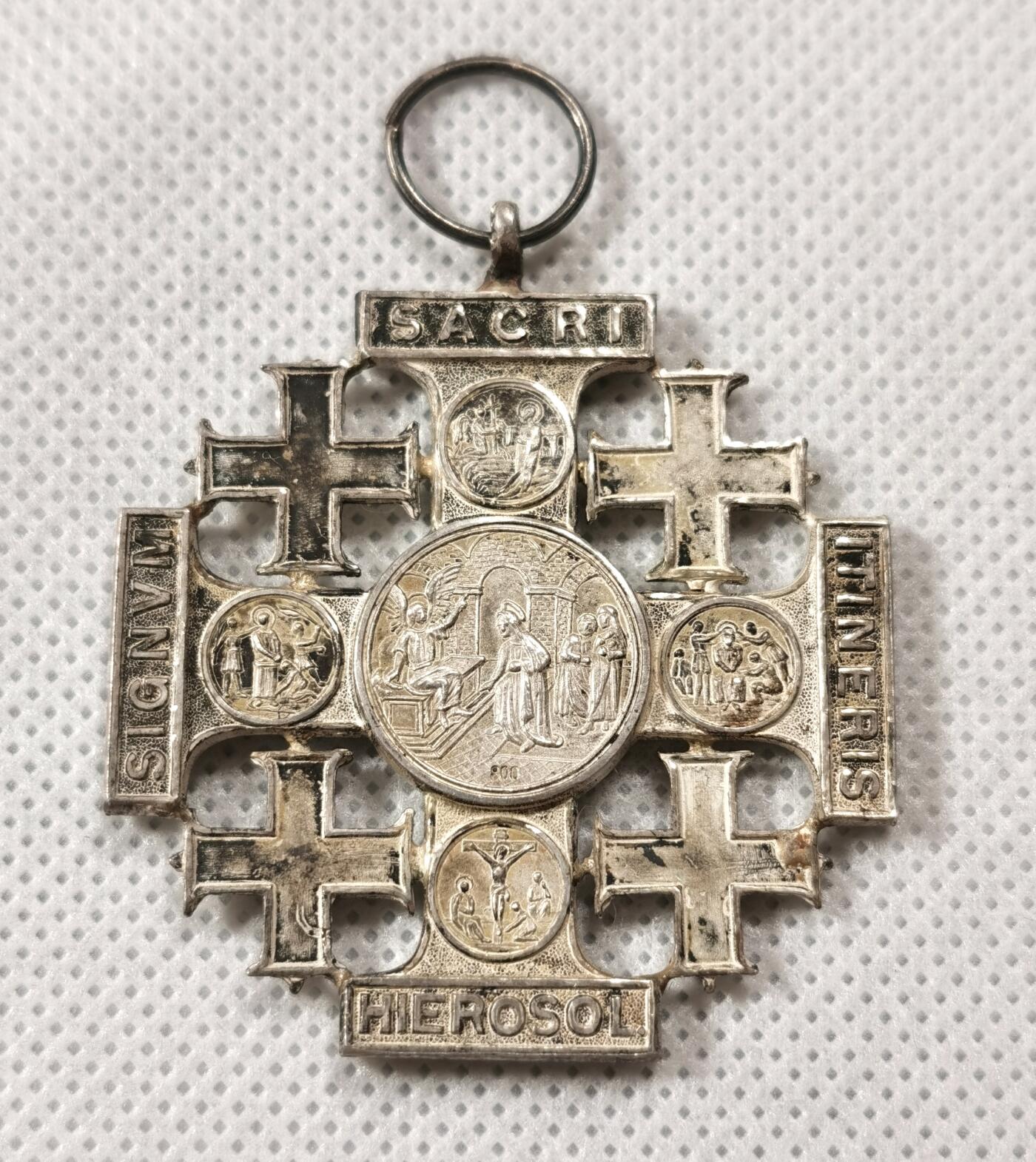 甄臻铺-世界币章拍卖（第19期），送拍享返佣金等优惠多多 梵蒂冈高等级十字纪念章，没测密度应该是银或者是铜镀银，尺寸42毫米，重19.8克，雕刻精细，原包浆十分稀少。