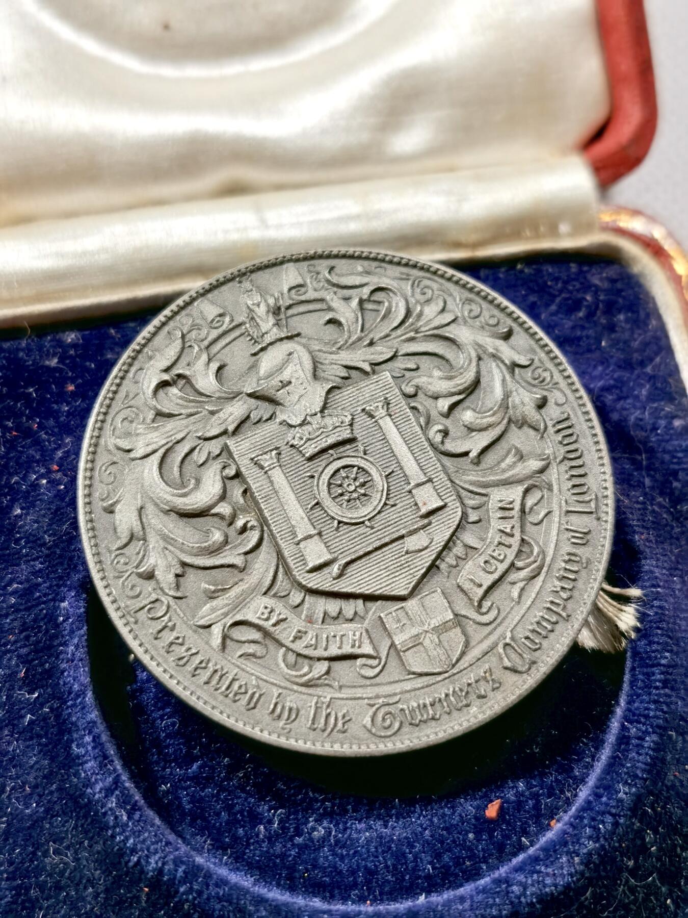  甄臻铺-世界币章拍卖（第19期），送拍享返佣金等优惠多多 1927年英国伦敦虔诚的特纳公司颁发的获奖银章，直径45mm，带原盒，银标全，少见的磨砂效果十分难得