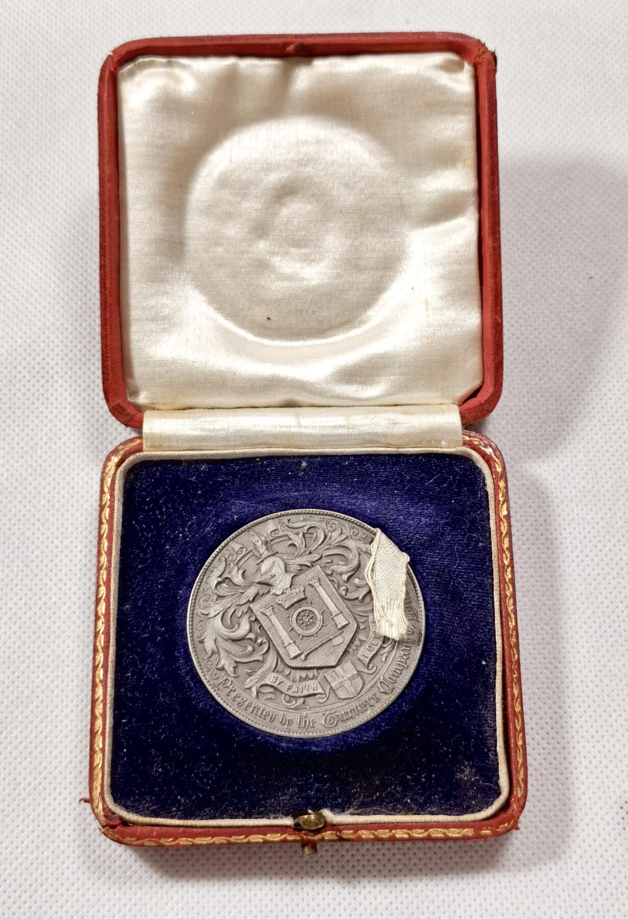  甄臻铺-世界币章拍卖（第19期），送拍享返佣金等优惠多多 1927年英国伦敦虔诚的特纳公司颁发的获奖银章，直径45mm，带原盒，银标全，少见的磨砂效果十分难得