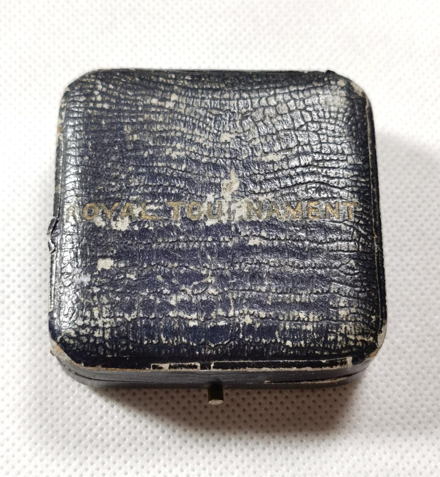  甄臻铺-世界币章拍卖（第19期），送拍享返佣金等优惠多多 1926年英国皇家海军拔河比赛获奖银章带原盒，外径32.5mm，重量15.3克