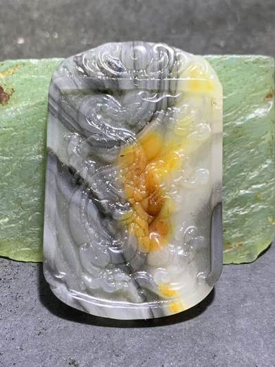 精美青花原皮晶洞黄龙玉雕刻祥龙牌一块 - 精美青花原皮晶洞黄龙玉雕刻祥龙牌一块