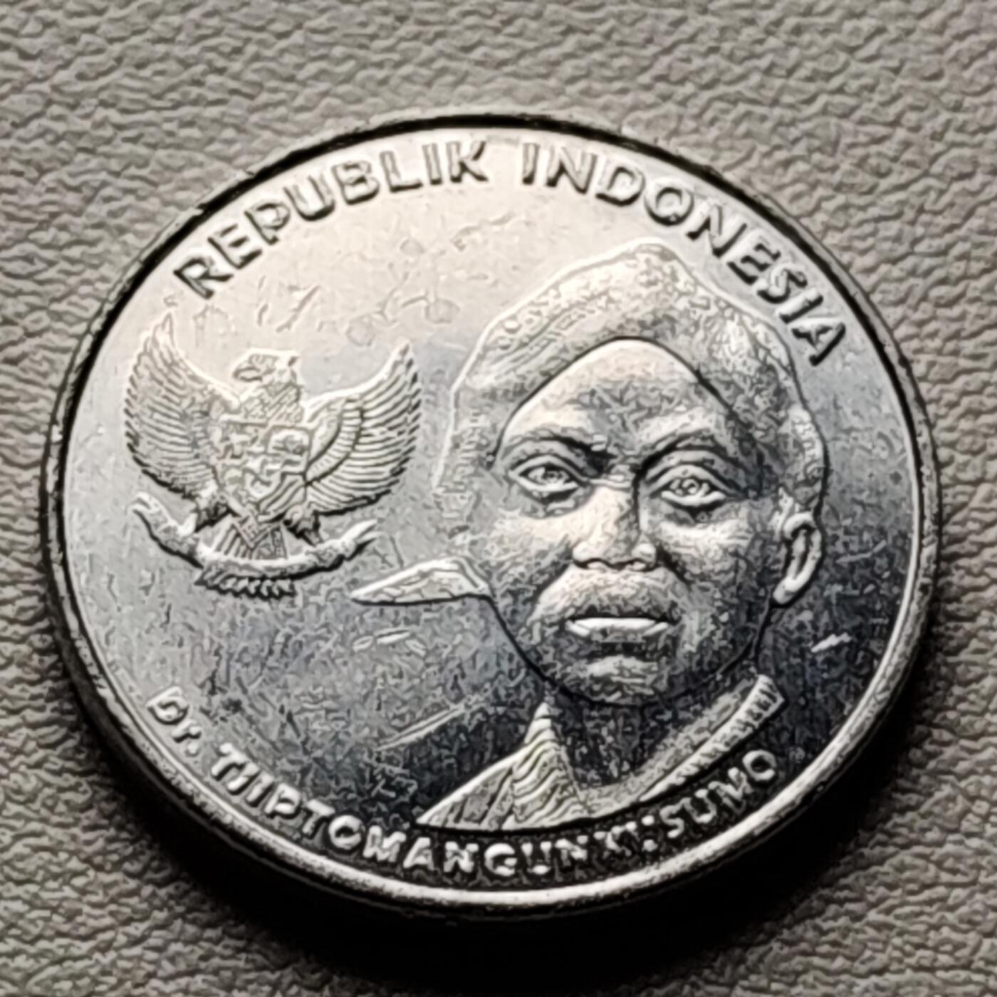 泉币菌-第33场-中外散币乐园 原光美品 印度尼西亚 200卢比铝币 人物
