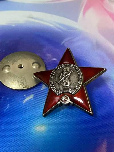 苏联勋章奖章6月6日晚上九点结束在麦稀奇 找不到的加我qq或者微信都是184277308备注苏章拍卖。最好加微信群每次都会通知还有提前可以一口价的 最近会持续拍卖一些东西。 - 苏联红星勋章 2916216 好品无磕碰 佩戴痕迹都少见 服役获得 有登记卡 感兴趣的可以查一下相关的 不要找我要名字。