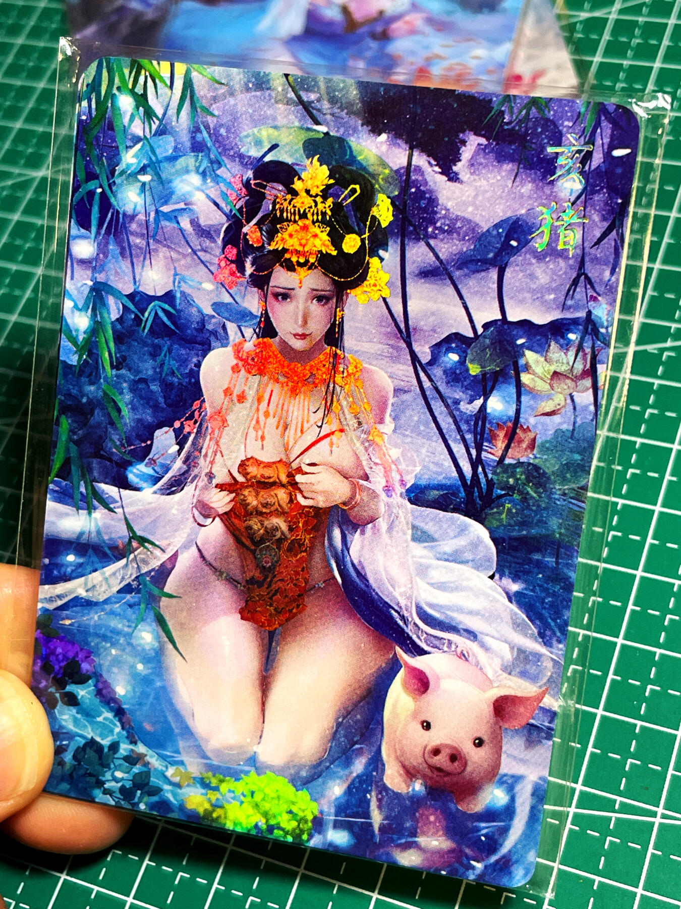 显眼宝17期 大家玩卡快乐 【全新未拆】燎原卡牌   原创生肖系列  猪3张  彩闪工艺 大卡尺寸63*88