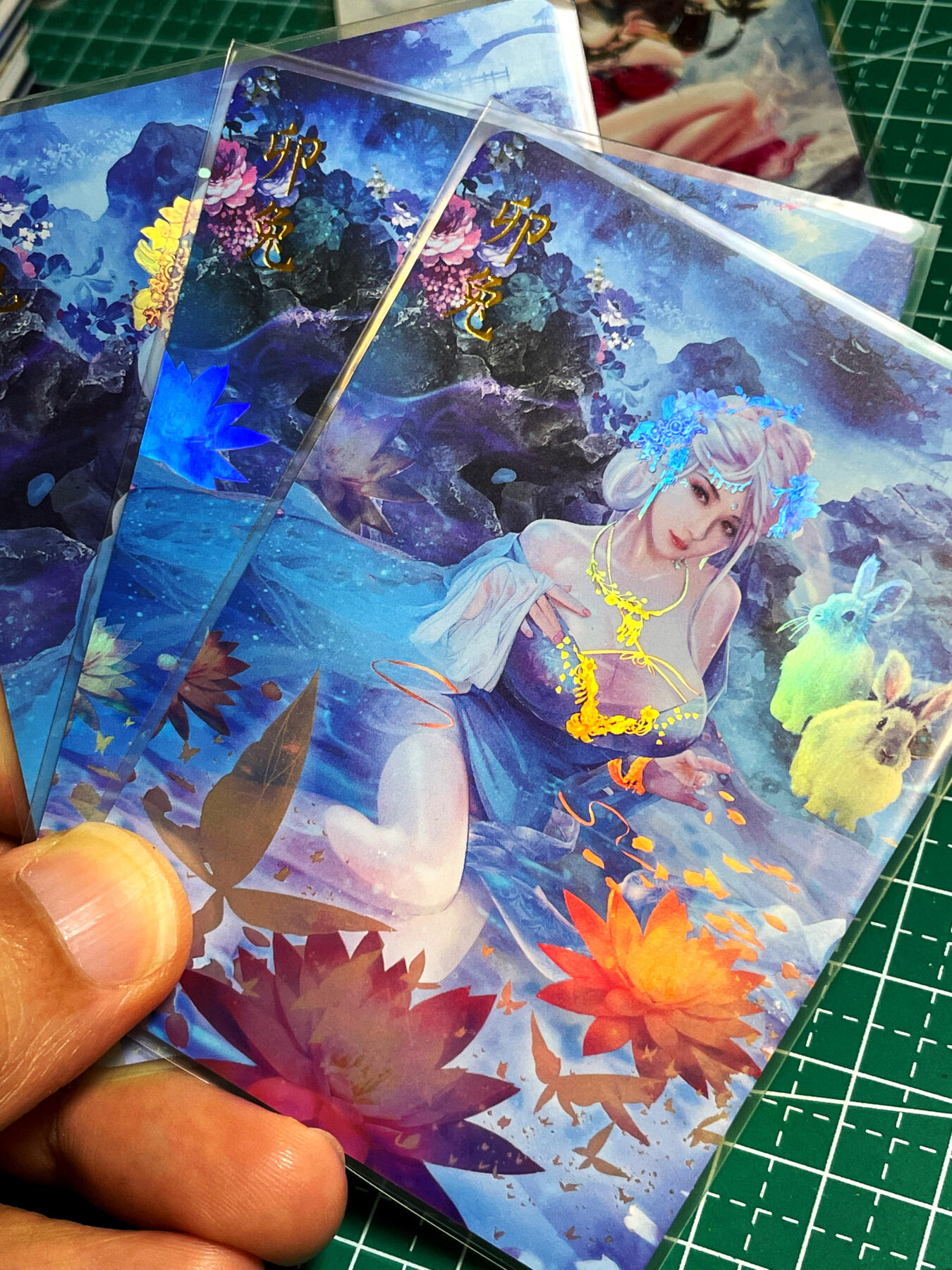 显眼宝17期 大家玩卡快乐 燎原卡牌   原创生肖系列  兔3张  彩闪工艺 大卡尺寸63*88