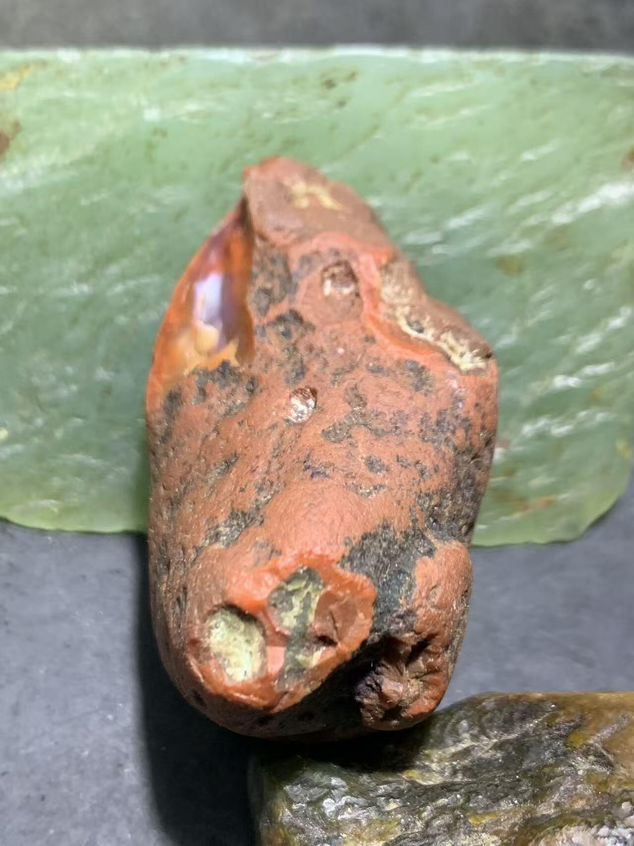 精美川料红皮开窗荔枝冻南红玛瑙原石一颗，