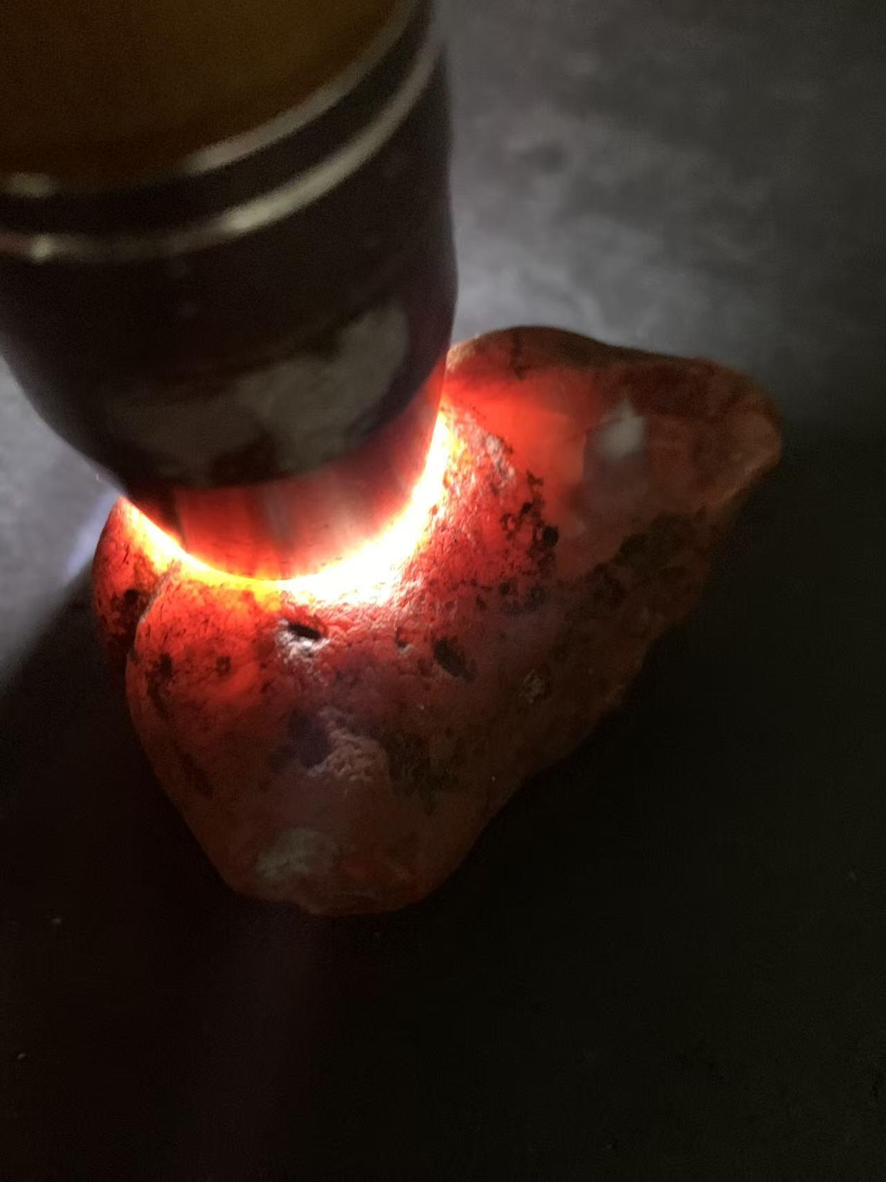 精美川料红皮开窗荔枝冻南红玛瑙原石一颗，