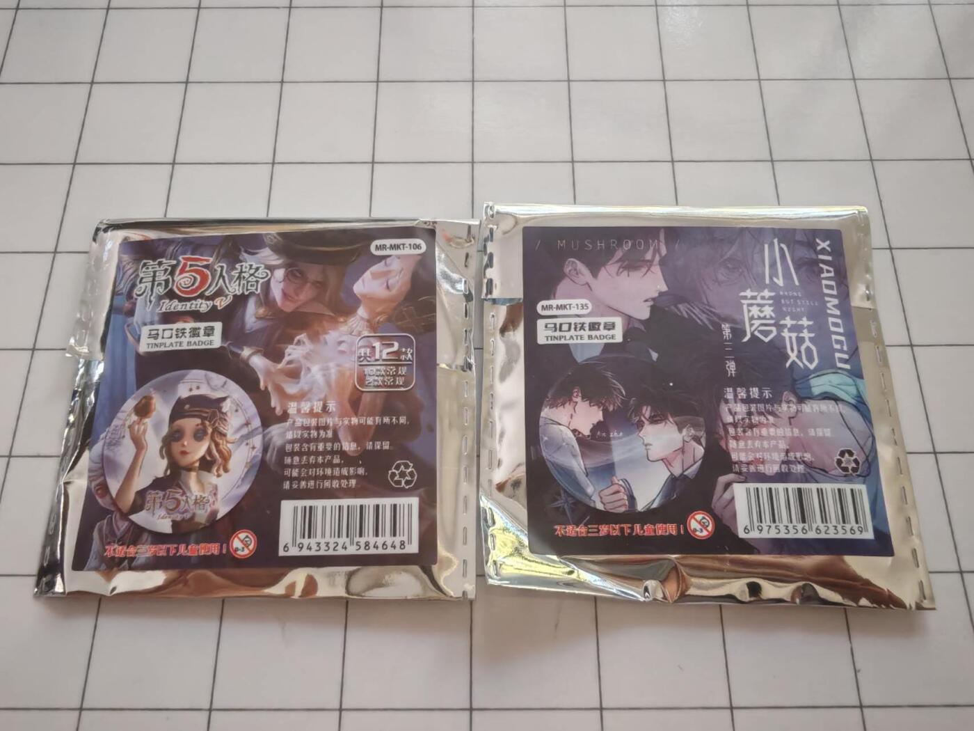 二次元，吧唧，处理 两枚吧唧，第五人格/小蘑菇。12
