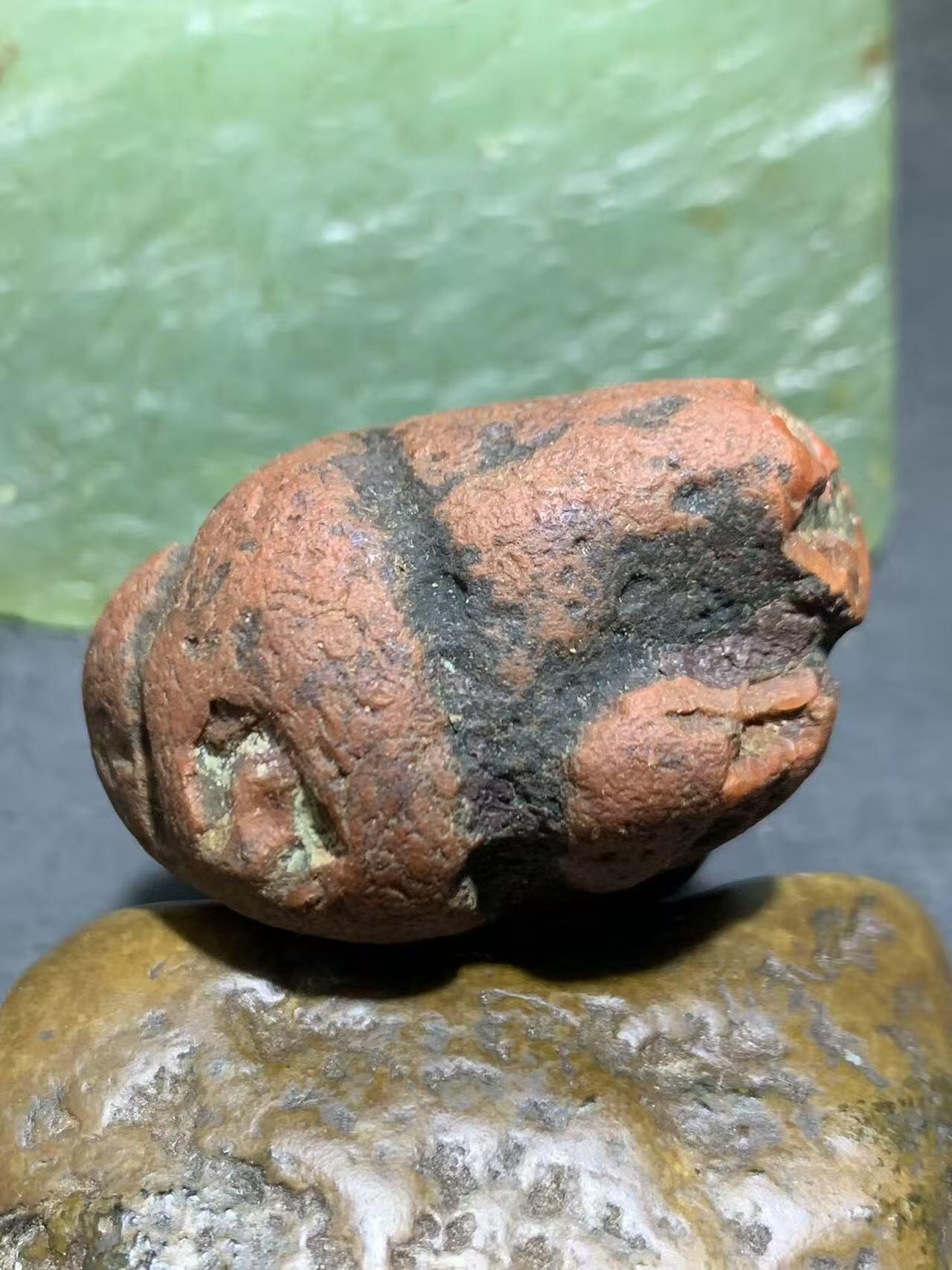 精美川料红皮开窗荔枝冻南红玛瑙原石一颗，