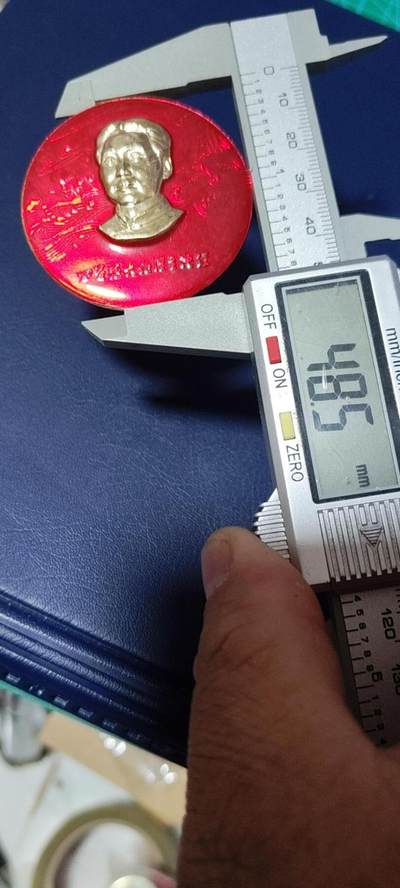 精品毛主席像章拍场 🔥🔥青年像🔥问苍茫大地谁主沉浮🔥毛主席像章，