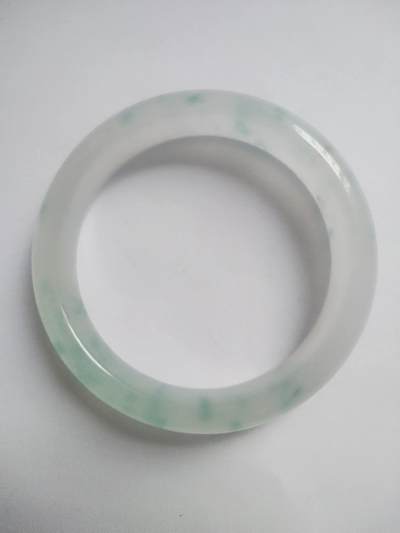 玉石 手串 手镯 手链专场 翡翠飘花手镯。