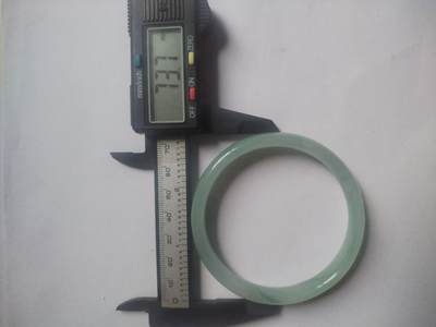 玉石 手串 手镯 手链专场 翡翠飘花手镯。