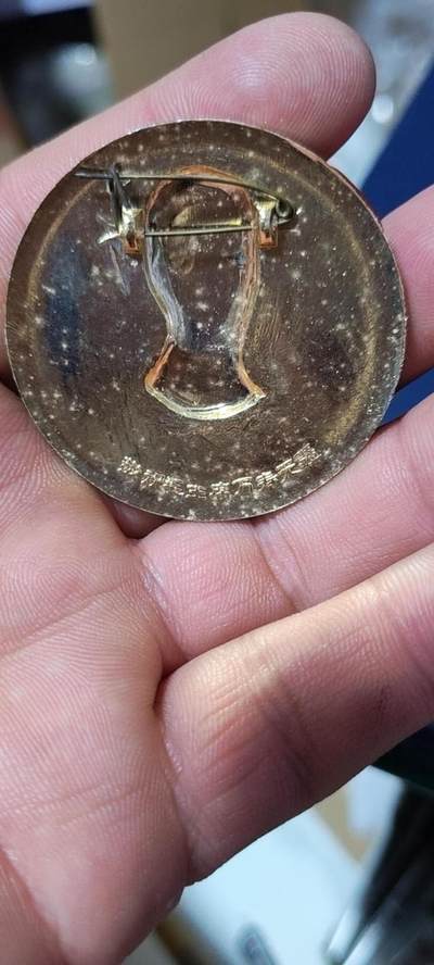 精品毛主席像章拍场 🔥🔥八角帽🔥🔥毛主席像章，