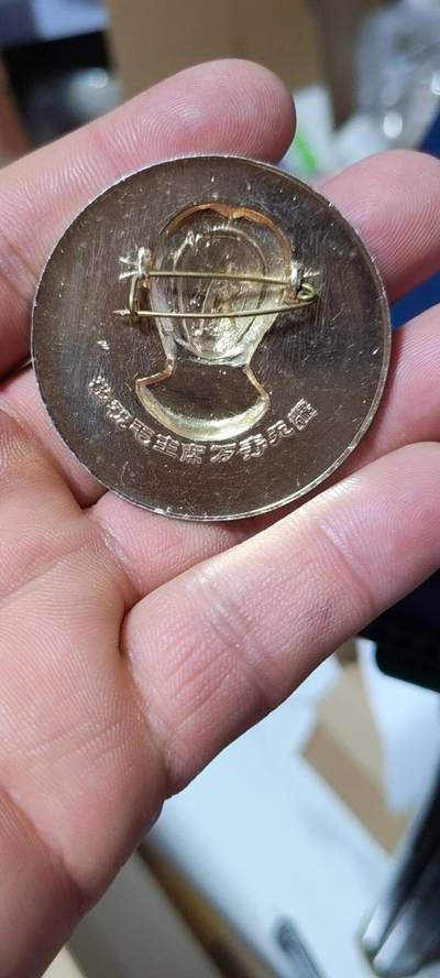 精品毛主席像章拍场 🔥🔥青年像🔥唤醒工农千百万🔥毛主席像章，