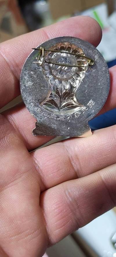 精品毛主席像章拍场 🔥🔥八角帽🔥🔥毛主席像章，