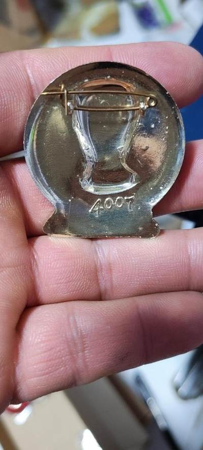 精品毛主席像章拍场 🔥🔥青年像🔥🔥毛主席像章，4007系列套章之一