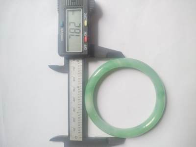 玉石 手串 手镯 手链专场 翡翠飘花手镯。