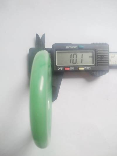 玉石 手串 手镯 手链专场 翡翠飘花手镯。