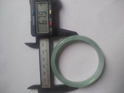 玉石 手串 手镯 手链专场 翡翠飘花手镯。