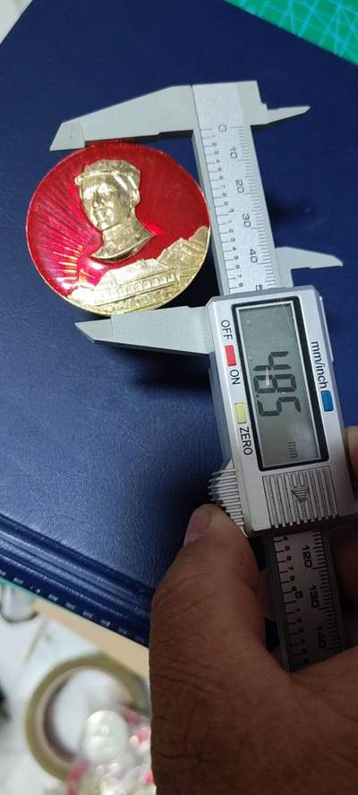 精品毛主席像章拍场 🔥🔥八角帽🔥🔥毛主席像章，