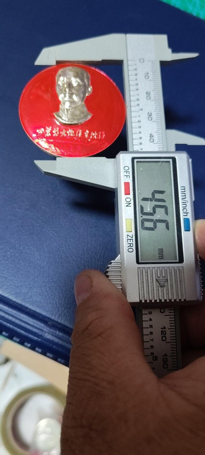 🔥精品🔥毛主席像章拍场 🔥🔥青年像🔥问苍茫大地谁主沉浮🔥毛主席像章，