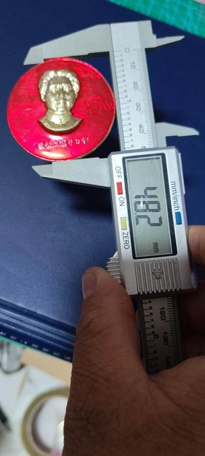 精品毛主席像章拍场 🔥🔥青年像🔥唤醒工农千百万🔥毛主席像章，