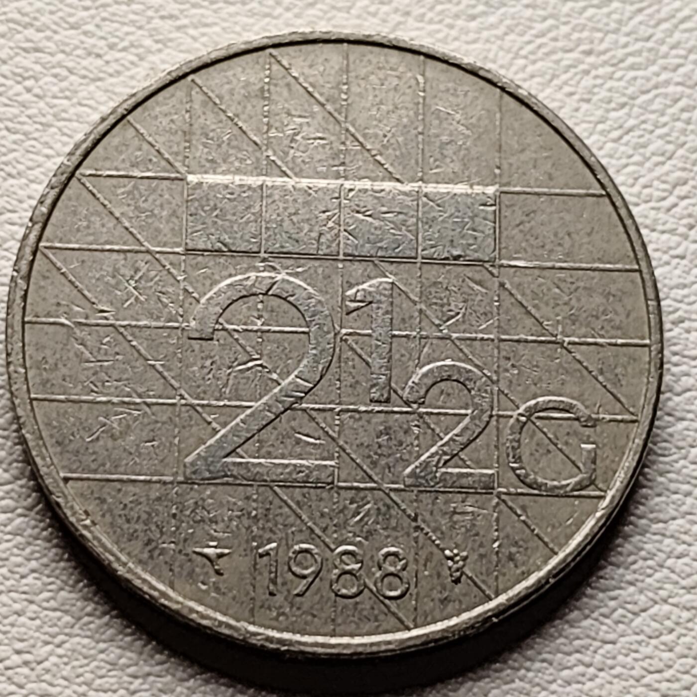 泉币菌-第34场-中外散币乐园 荷兰 1988年 2.5盾 贝亚特丽克丝女王 镍币29mm