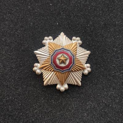 朝鲜二级国旗章(好品) - 朝鲜二级国旗章(好品)