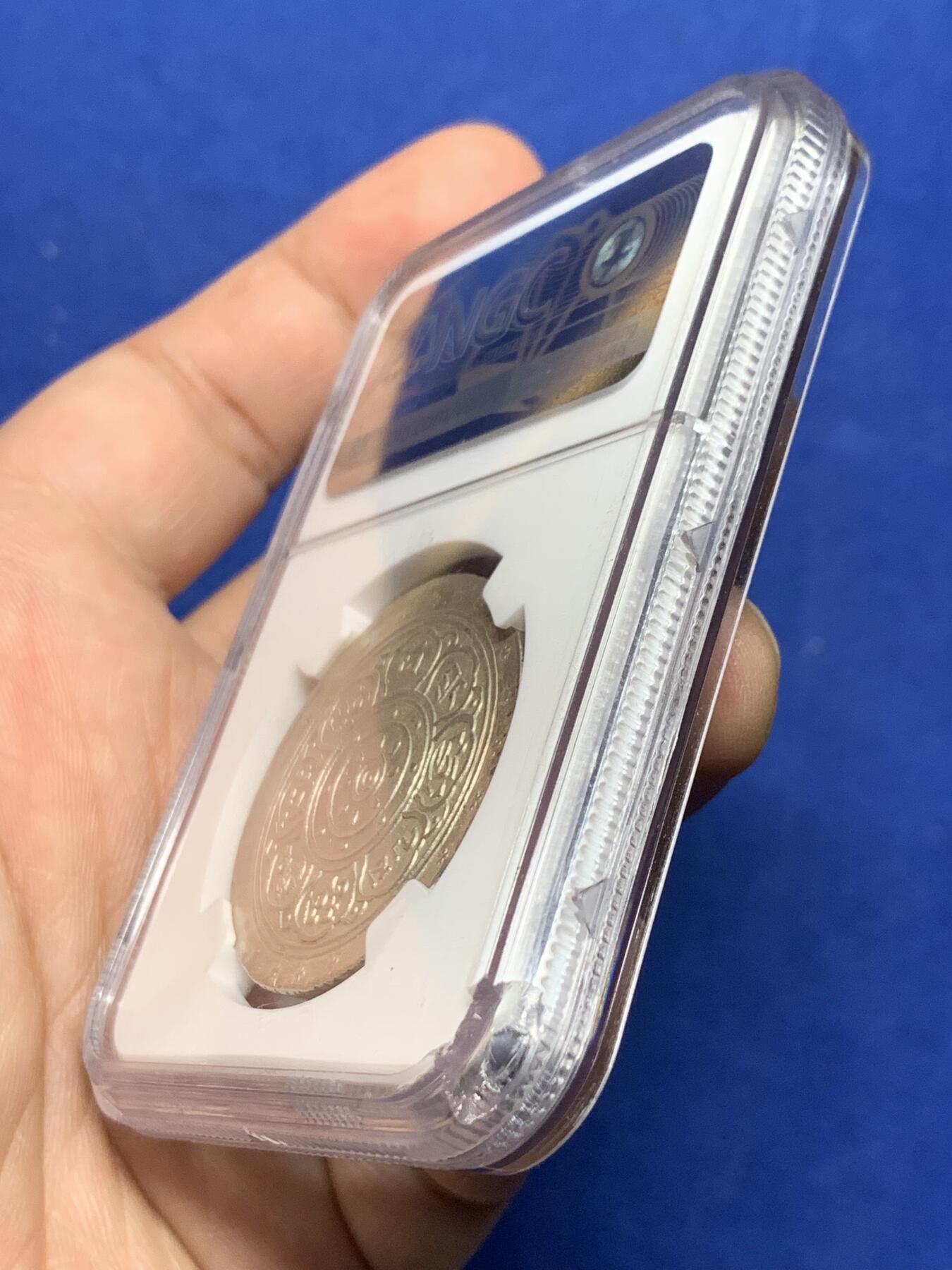 《竞宝斋》第387场 周日，周一 2场连拍 （全场包邮） NGC AU58 西藏1909宣统元年大方块桑康果木（一两银币） 淡彩包浆 多德造币厂仅发行一年 与大狮子齐名 更为稀少的藏币珍品