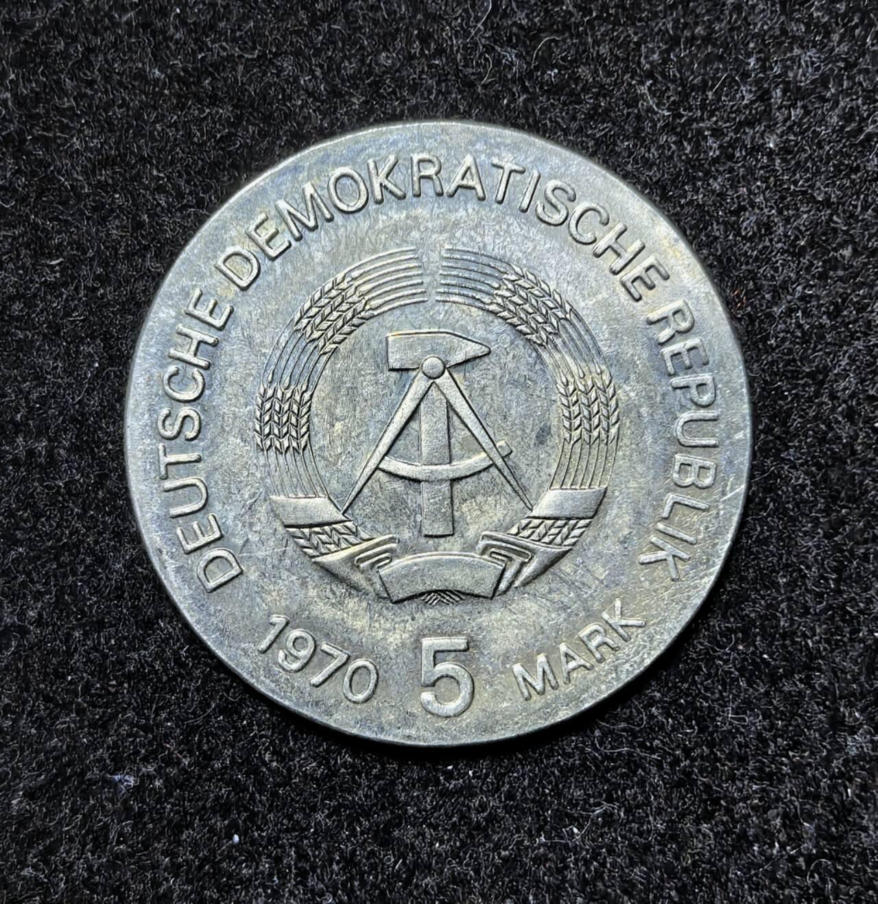 北京马甸外国币专卖第140期，外国币专场，陆续上拍，欢迎关注 东德1970年5马克物理学家伦琴诞生125周年纪念币