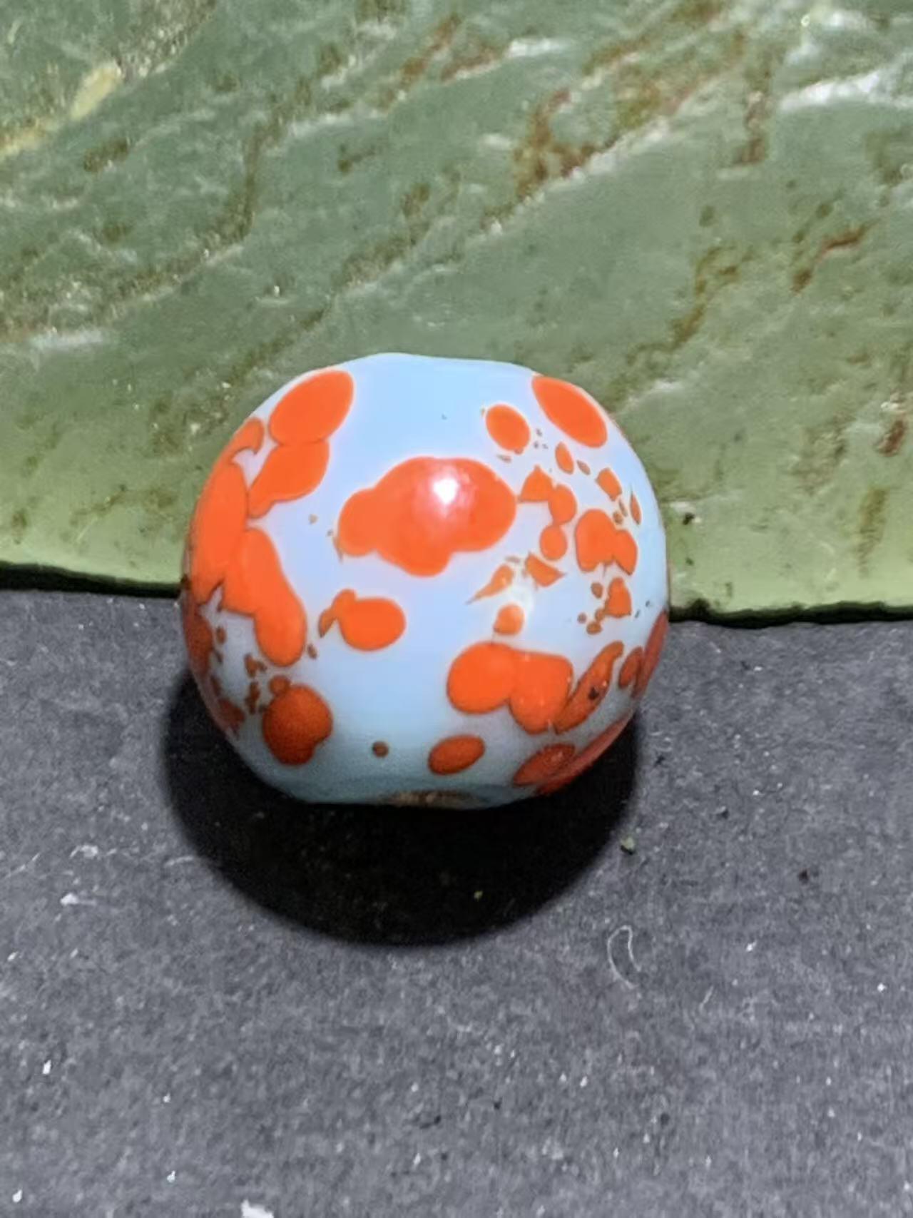 建国前后库存天蓝色蘸花工艺琉璃苹果珠一颗，