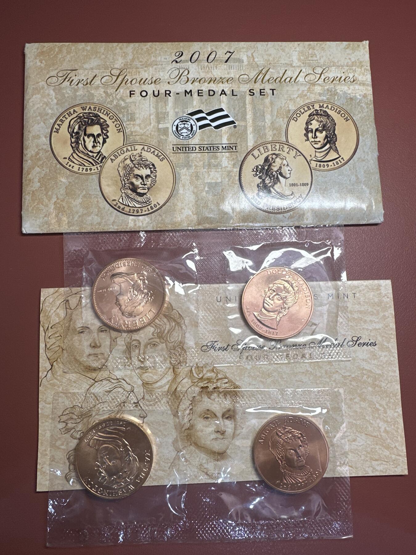 6.6精制币、套币、银币专场 2007年美国总统夫人铜制纪念章 费城铸币厂铸造 成分：90%铜和10%锌 一套4枚 原信封包装