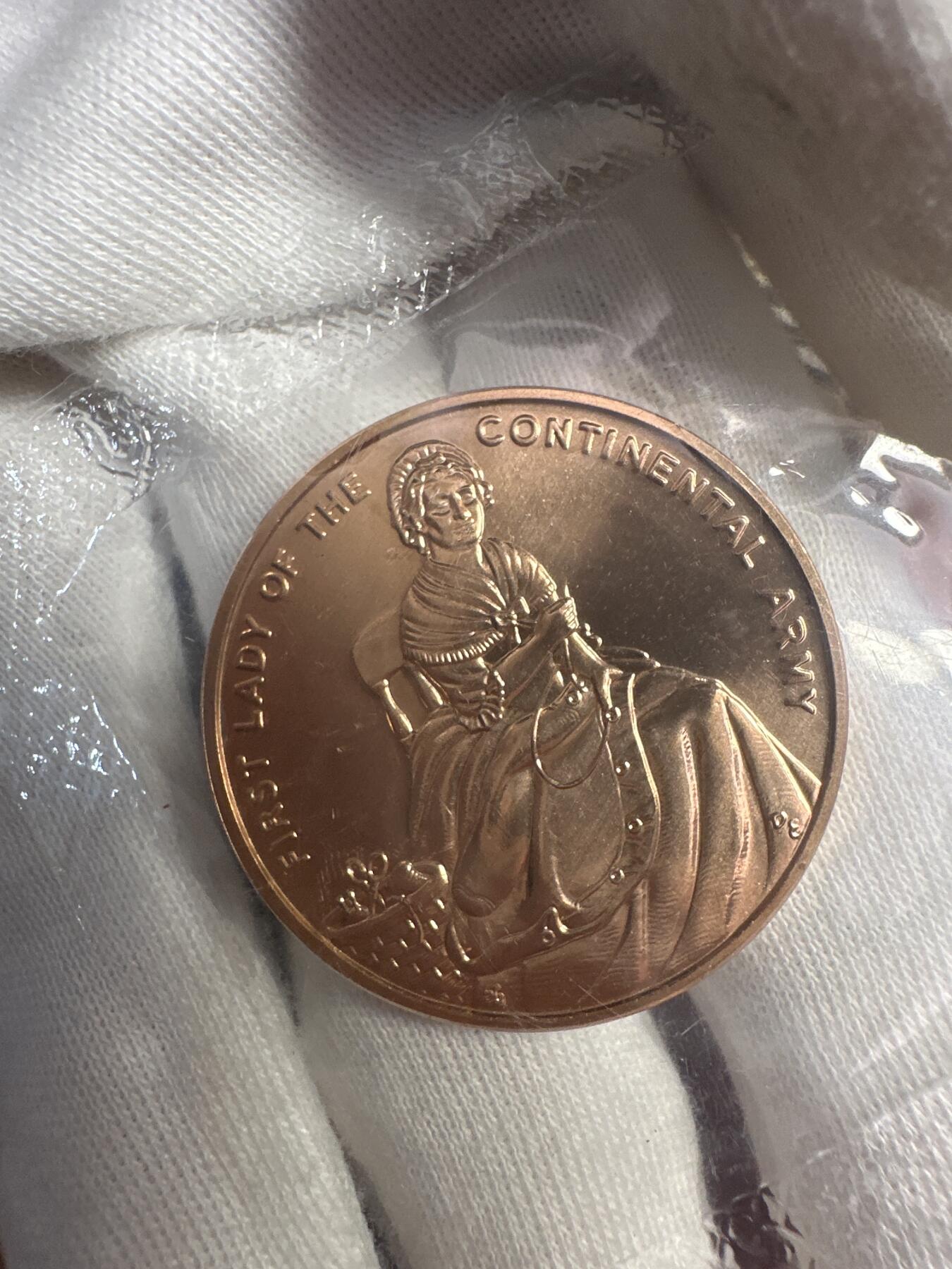 6.6精制币、套币、银币专场 2007年美国总统夫人铜制纪念章 费城铸币厂铸造 成分：90%铜和10%锌 一套4枚 原信封包装