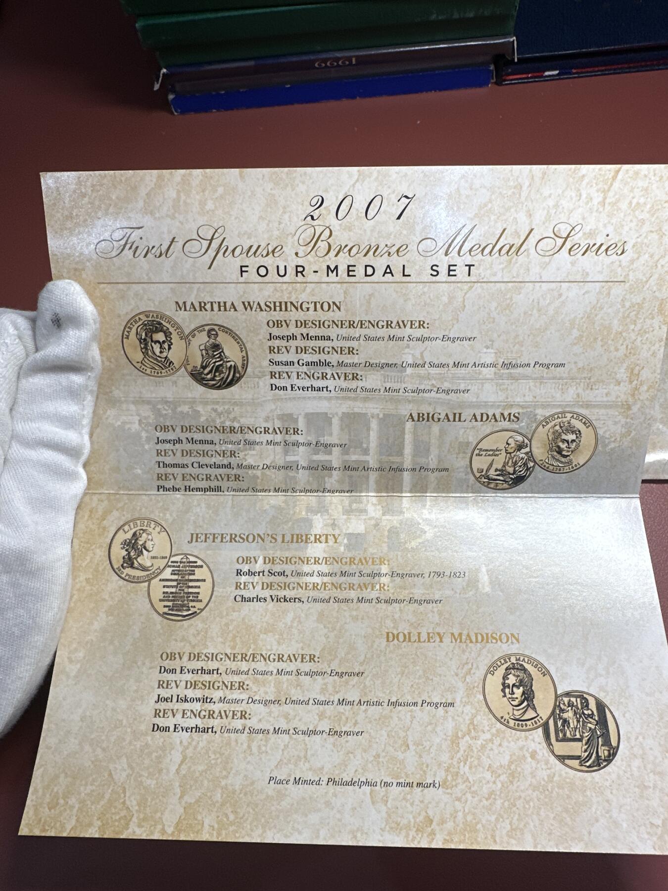 6.6精制币、套币、银币专场 2007年美国总统夫人铜制纪念章 费城铸币厂铸造 成分：90%铜和10%锌 一套4枚 原信封包装