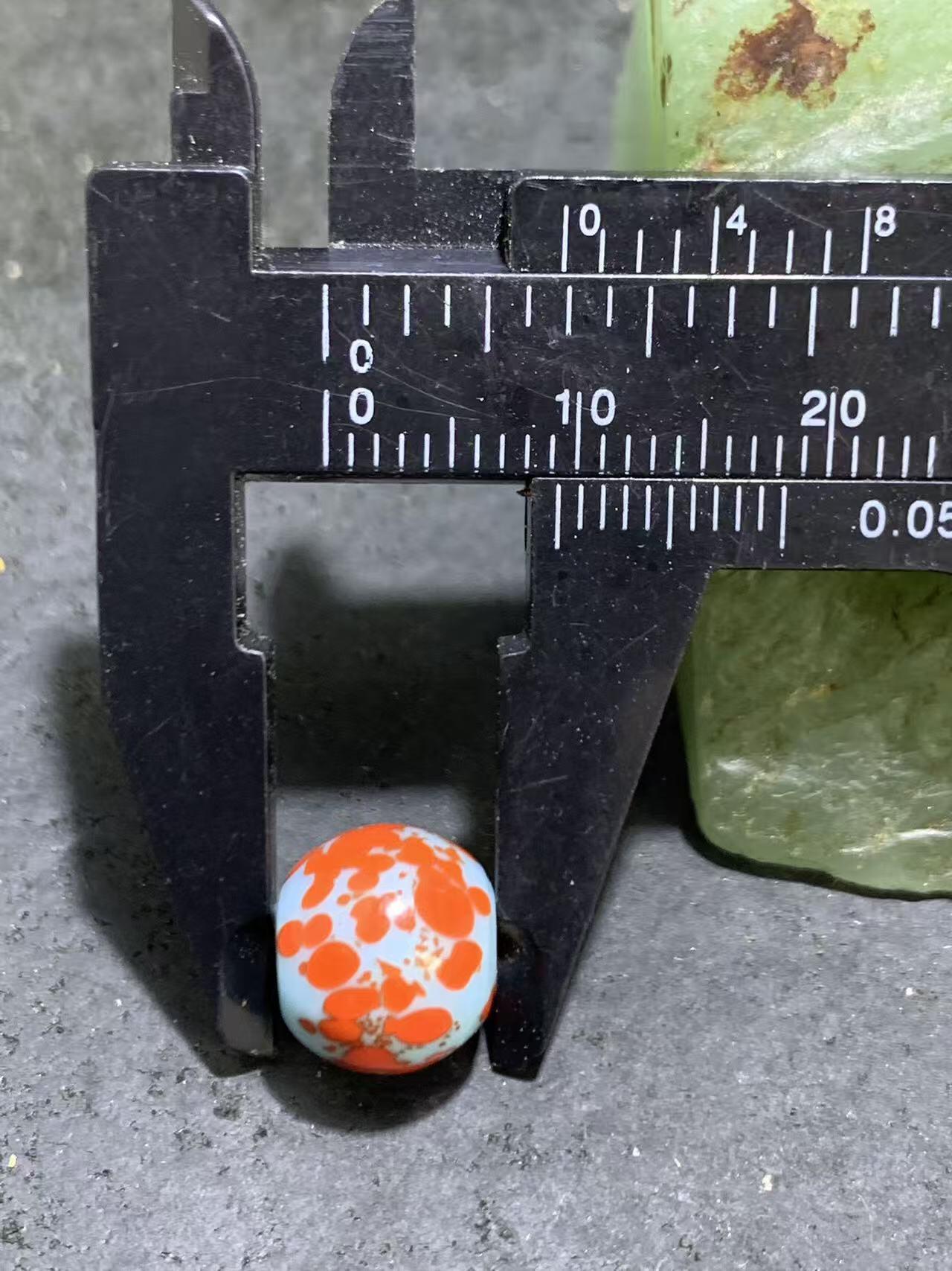 建国前后库存天蓝色蘸花工艺琉璃苹果珠一颗，