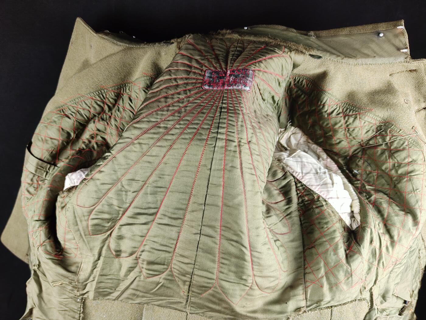 0元起拍勋章 第265期 咸鱼国勋章拍卖专场 6月4日（周三）下午6：00开始 苏联西伯利亚囚服上衣一杠三领章 详图私聊 领围39 肩宽43 胸围94 衣长61 袖长53